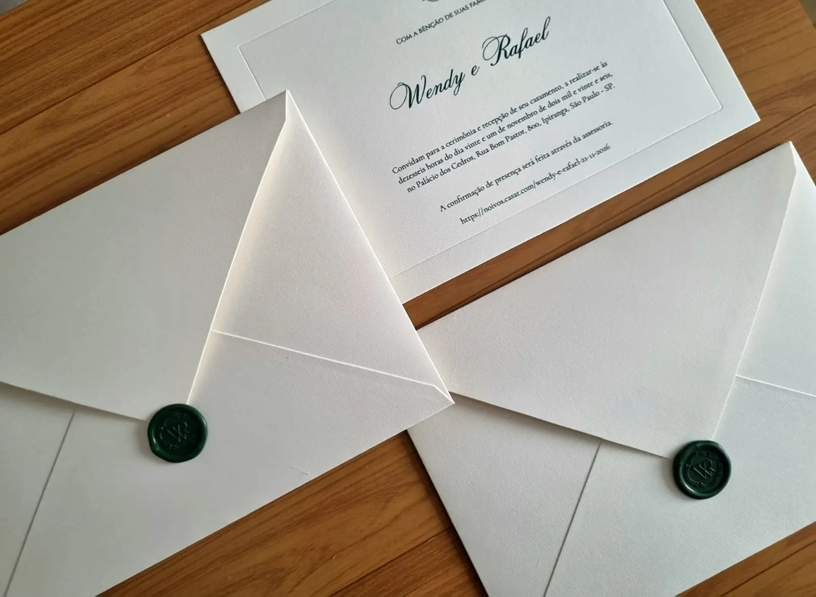 Convite personalizado com lacre verde